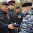 Герой России Андрей Фроленков вручил кадету Федору Симоненко берет собровца - Знамя Труда