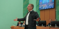 Губернатор Александр Богомаз поздравил певца и композитора Александра Добронравова с присвоением почетного звания - Знамя Труда